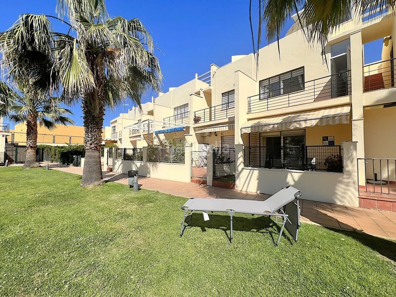 Foto 9cd50827-19de-4599-98b2-93d4402f480f. Casa adosada adosado en urbanización privada con terraza y piscina, a 200 metros de playa central en Isla Cristina