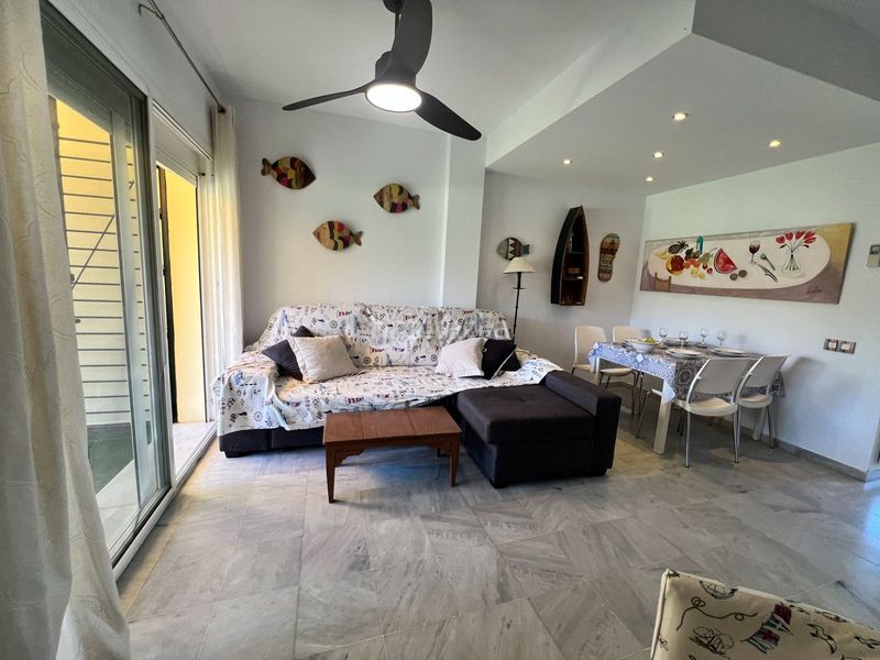 Foto a7907308-a44d-4a2c-9e50-44c7e6a7a3ed. Casa adosada adosado en urbanización privada con terraza y piscina, a 200 metros de playa central en Isla Cristina