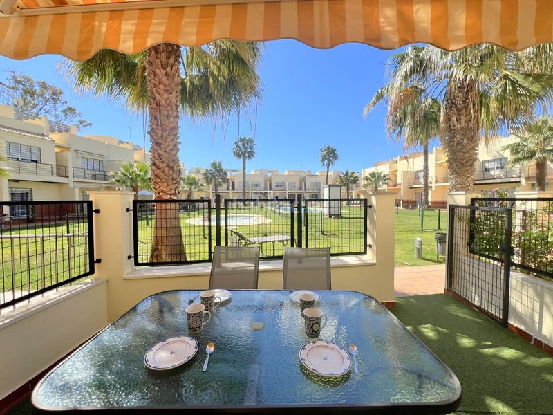 Foto b776808e-733e-469c-bd04-740e6a43f35a. Casa adosada adosado en urbanización privada con terraza y piscina, a 200 metros de playa central en Isla Cristina