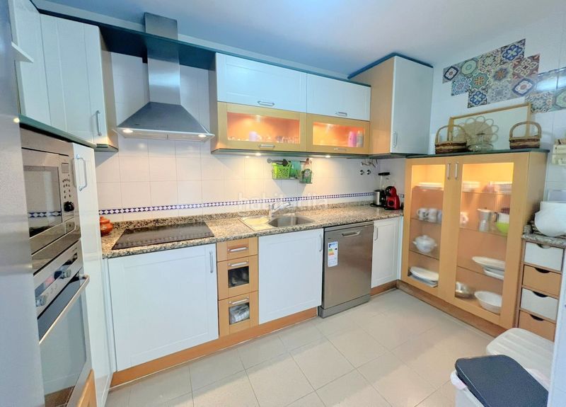 Foto d0da96bb-01f4-462f-af48-0e2b122c1976. Casa adosada adosado en urbanización privada con terraza y piscina, a 200 metros de playa central en Isla Cristina