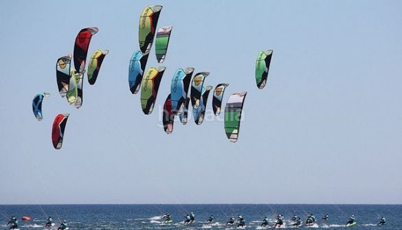 Foto e548caab-3558-431e-a0cd-f9e0d00178bb. Casa adosada adosado en urbanización privada con terraza y piscina, a 200 metros de playa central en Isla Cristina