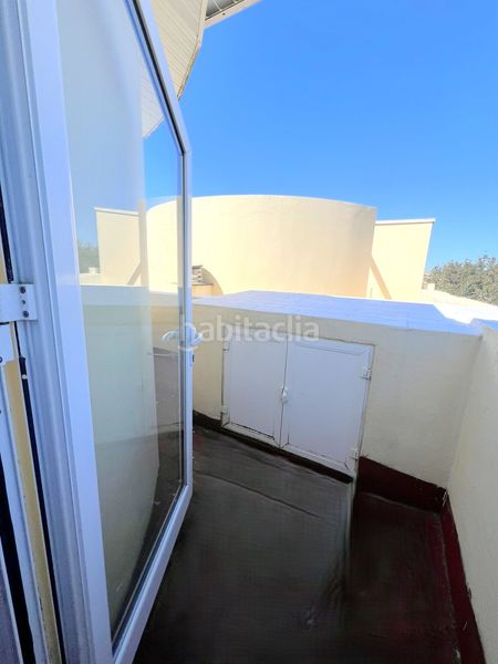 Foto f5b37222-7478-45bb-a38f-a3ef097fe125. Casa adosada adosado en urbanización privada con terraza y piscina, a 200 metros de playa central en Isla Cristina
