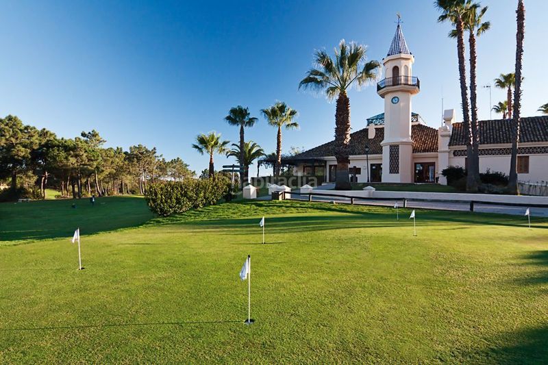 Foto 0fe1b9a6-9db6-4a7f-b183-b934f128bdf3. Apartament amb piscina a Islantilla golf Islantilla