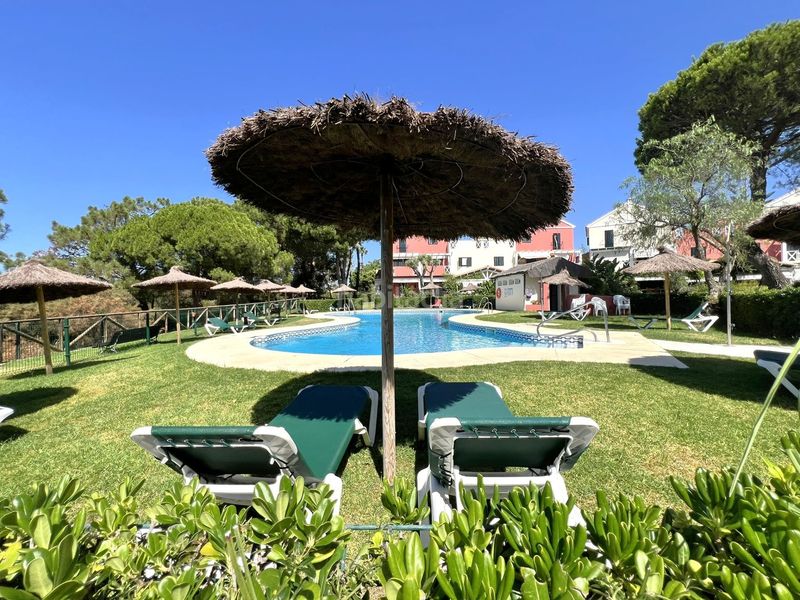 Foto 8514c3f6-ea95-447f-9e75-19487417b7d4. Apartament amb piscina a Islantilla golf Islantilla