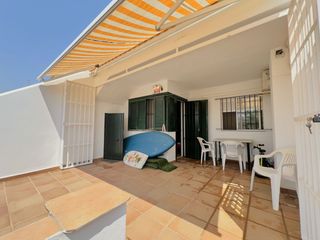 Semi detached house in Isla Cristina. Casa  baja con terraza  y cochera en paseo maritimo playa punta
