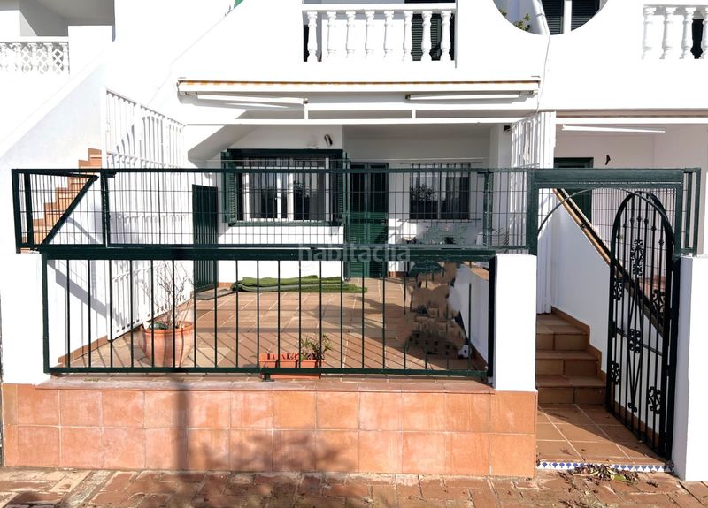 Foto b9b9322e-85ba-45d3-a888-b303b56c3473. Casa adossada a Isla Cristina