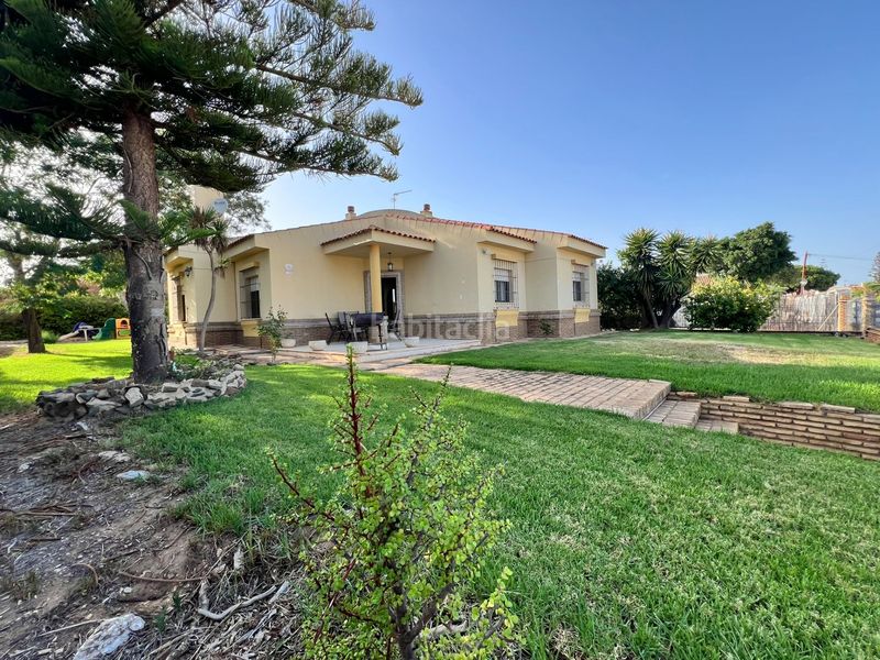 Foto b3768366-dab1-4e2e-9eb8-b9af34b4751d. Casa amb aparcament a Ayamonte ciudad Ayamonte