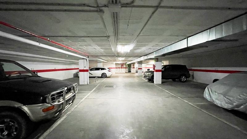 Foto c72b1f34-f00e-4fad-b38e-c1a1c788ac7b. Parking coche en calle fernando trapero blazquez 6 en Torremolinos