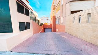 Car parking in Calle fernando trapero blazquez 73