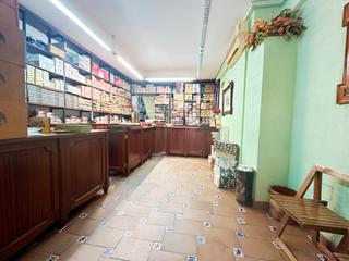 Local Comercial en Calle Campaneros 3