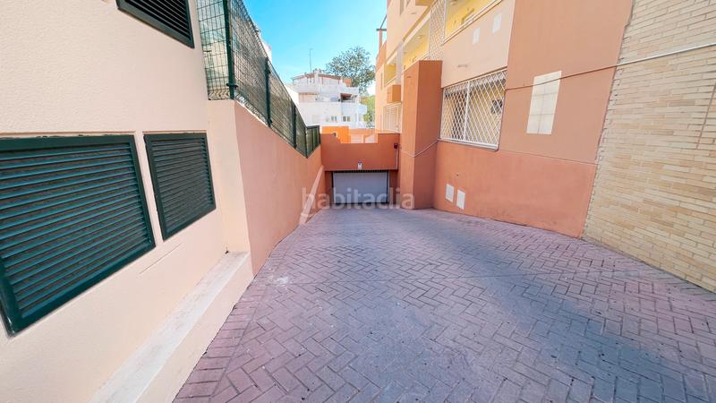 Foto 014ed3ed-d5d5-4158-9a93-d1cc6c816e19. Parking coche en calle fernando trapero blazquez 73 en Torremolinos