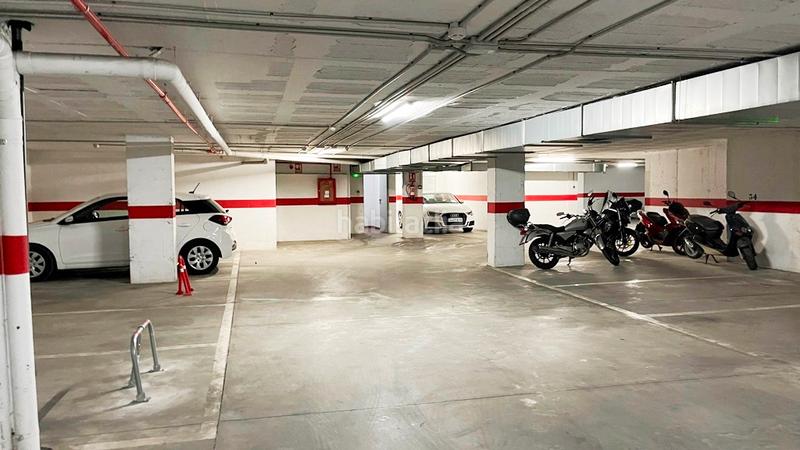 Foto cdbc9e4c-1304-43e9-92ae-7d34f885d67c. Parking coche en calle fernando trapero blazquez 73 en Torremolinos