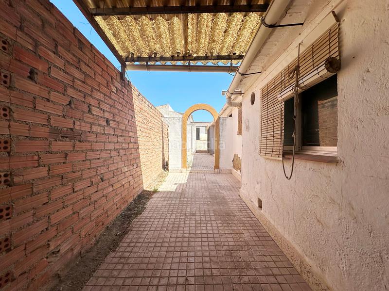 Foto fa997e56-55b2-4984-8023-0187459c36c5. Casa adossada a camino de viento 4 a Campillos