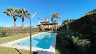 Casa adosada en Avenida los Cortijos 106