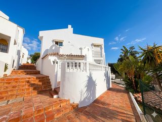 Casa aparellada a Avenida la reserva de marbella 23