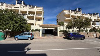Car parking in Avenida de la paz 11