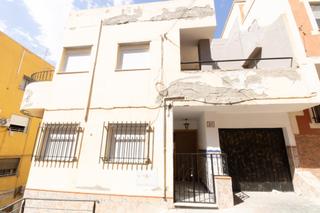 Haus in Gádor. Dúplex en gador