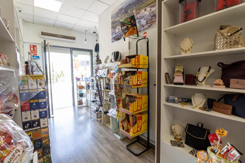 Foto 6a89f6fd-14bc-46ea-b085-02adc3cec2ae. Traspàs local comercial a Gádor