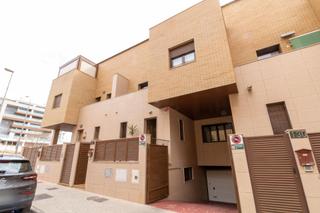 Casa adossada en San Luis. Vivienda de lujo junto a la avd. mediterrneo
