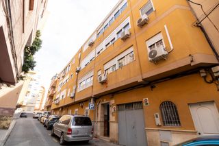 Piso en Los Molinos - Villa Blanca. Luminoso piso en almería zona molinos