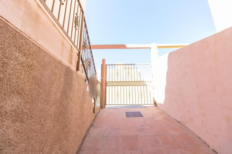 Foto d1fa8481-a8fa-4a41-b820-fd8a84b76e0f. Casa tríplex en Pechina