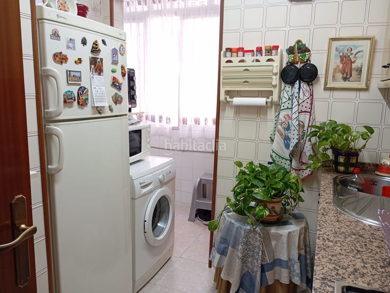 Foto 401fec7f-6a60-486c-98b0-f0544da1db7c. Piso en Santa Cristina - San Rafael Málaga