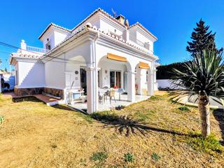 Chalet en Avenida antonio machado 82. Villa independiente con parcela de 636 m2 zona plaza solymar a m