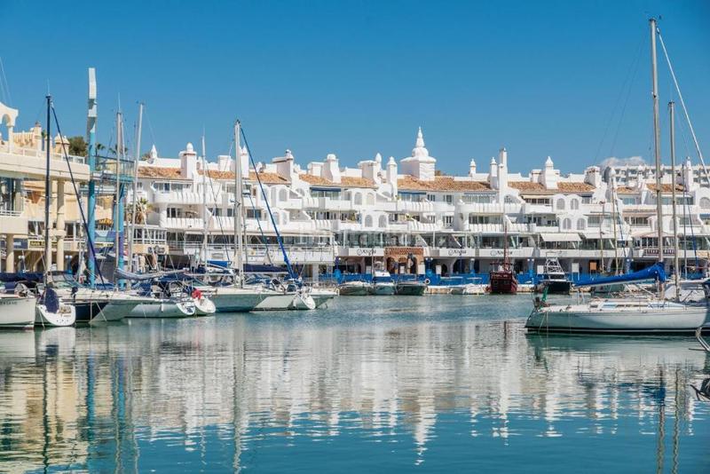 Foto 8093f7cf-89d2-445b-9171-f1c35edf78e2. Location appartement dans calle velázquez 30 dans Puerto Marina Benalmádena