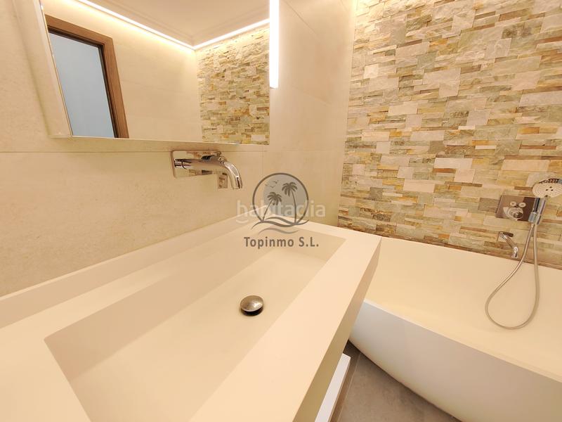 Foto 9a7edf14-b113-4f64-a5c3-bb0c22a2b6f1. Zweistöckige wohnung in avenida del puerto deportivo 30 in Benalmádena