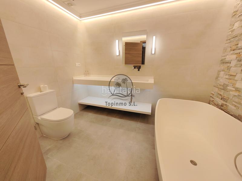 Foto b40402ad-c3be-47cf-a90e-b8e93f109fe4. Zweistöckige wohnung in avenida del puerto deportivo 30 in Benalmádena