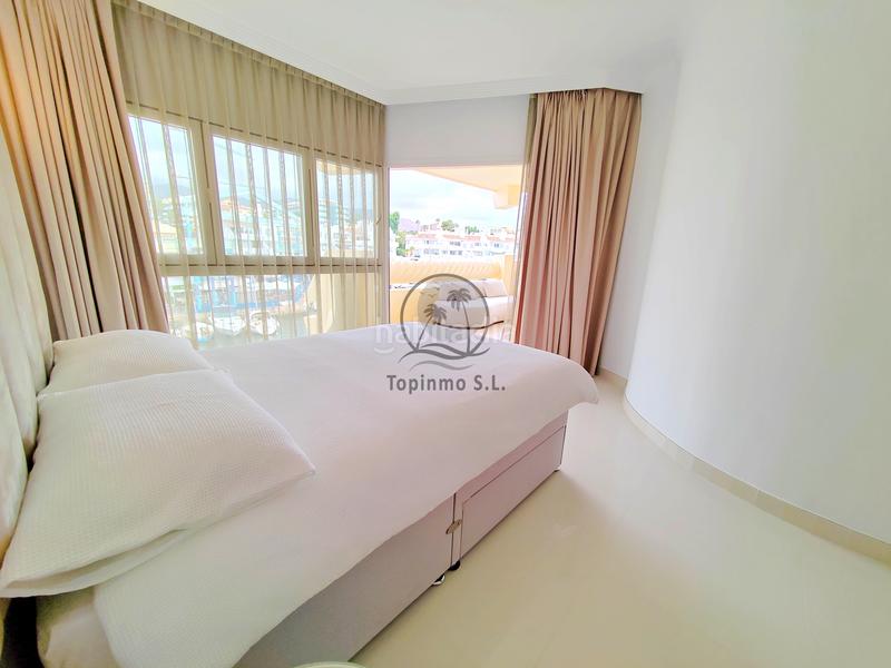 Foto b73b1198-d35e-4652-ac42-926b3c9fc10b. Zweistöckige wohnung in avenida del puerto deportivo 30 in Benalmádena