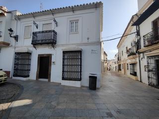 Casa a Barrios (Los). Gran casa en la plaza de la iglesia de los barrios