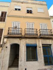 Maison à Casco Antiguo. Buena casa en venta en el centro, con local en planta baja