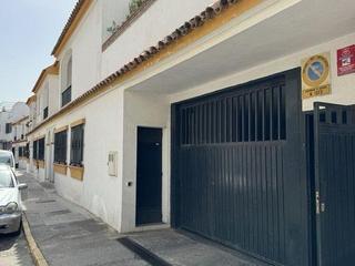 Aparcament cotxe a La Reconquista - El Rosario. Plaza de garaje residencial la gavia