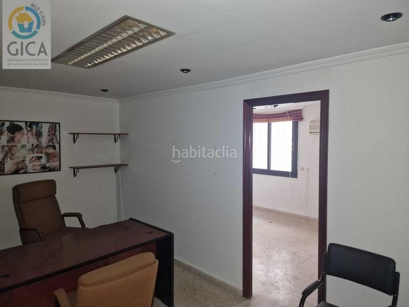 Foto cc30365b-c795-4904-84da-0a22285a6100. Alquiler oficina  céntrica en venta y alquiler en Algeciras