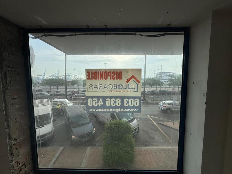 Foto b0156d8f-be0c-43a9-b74a-c74ee15b3055. Locale commerciale in avenida virgen del carmen 13 in Algeciras