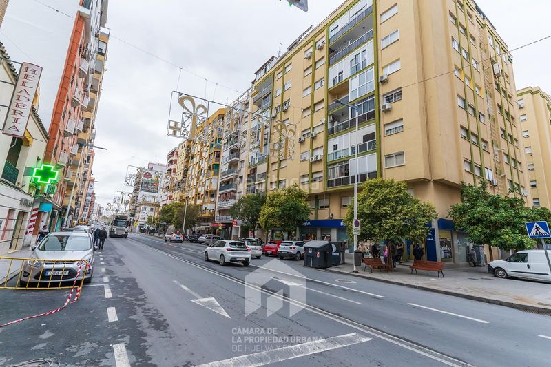 Foto 100fc6e0-c5cb-4a2f-b925-4c2b1e5aa8cb. Alquiler local comercial espectacular local comercial en alquiler, en Isla Chica en Huelva