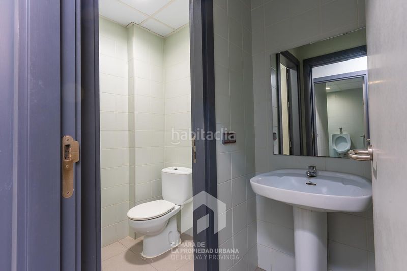 Foto 1d18fa56-6cb2-40bc-9f88-9d057ef6f3df. Alquiler local comercial espectacular local comercial en alquiler, en Isla Chica en Huelva