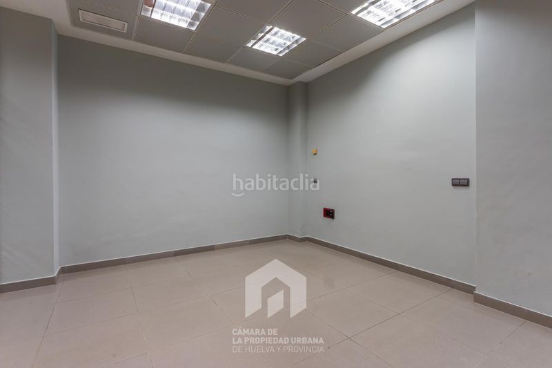 Foto 41b2dd7f-3b4a-4cc1-9fb4-b380ee7d9d2e. Alquiler local comercial espectacular local comercial en alquiler, en Isla Chica en Huelva