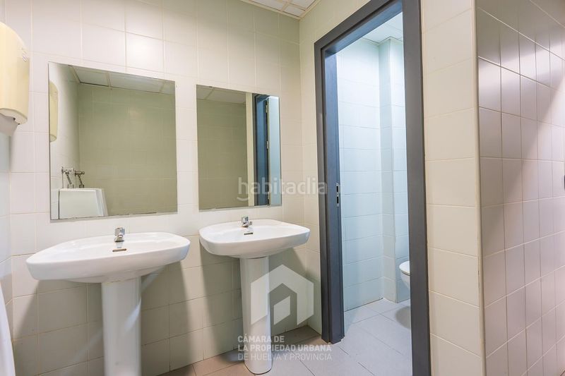 Foto 5c20db1b-3f5b-476b-9224-e21e6549ec18. Alquiler local comercial espectacular local comercial en alquiler, en Isla Chica en Huelva