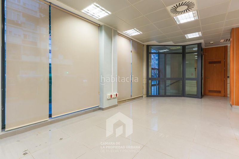 Foto d67830bb-f25a-43a6-9fa8-2b68e0f8b4bc. Alquiler local comercial espectacular local comercial en alquiler, en Isla Chica en Huelva