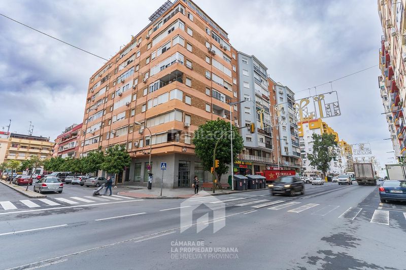Foto f5af2de4-8bdf-402f-a4ce-3b9cc9b38b0a. Alquiler local comercial espectacular local comercial en alquiler, en Isla Chica en Huelva