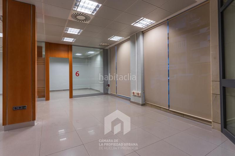 Foto bc252e4f-20a9-42a8-bd8a-59dfcc625851. Rent business premise in Isla Chica Huelva