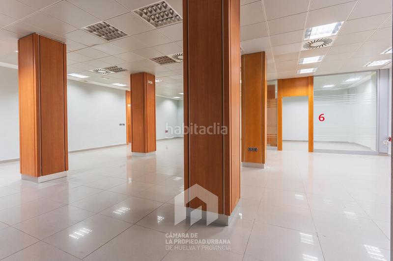 Foto 88eeb2d3-5f4b-40f8-a117-bccd611b784c. Alquiler local comercial en Isla Chica Huelva