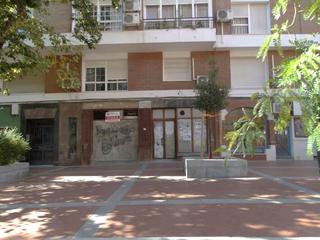 Location Local commercial à Tres Ventanas. Estupendo local de alquiler en la zona de huerto paco