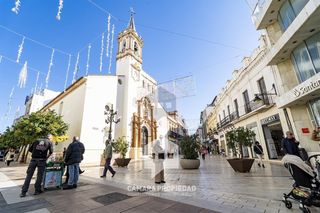 Pis a Centro. Piso en venta en centro de huelva  4 dormitorios, balcón, ascens