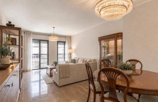 Etagenwohnung in Centro. Piso en venta en centro de huelva  4 dormitorios, balcón, ascens
