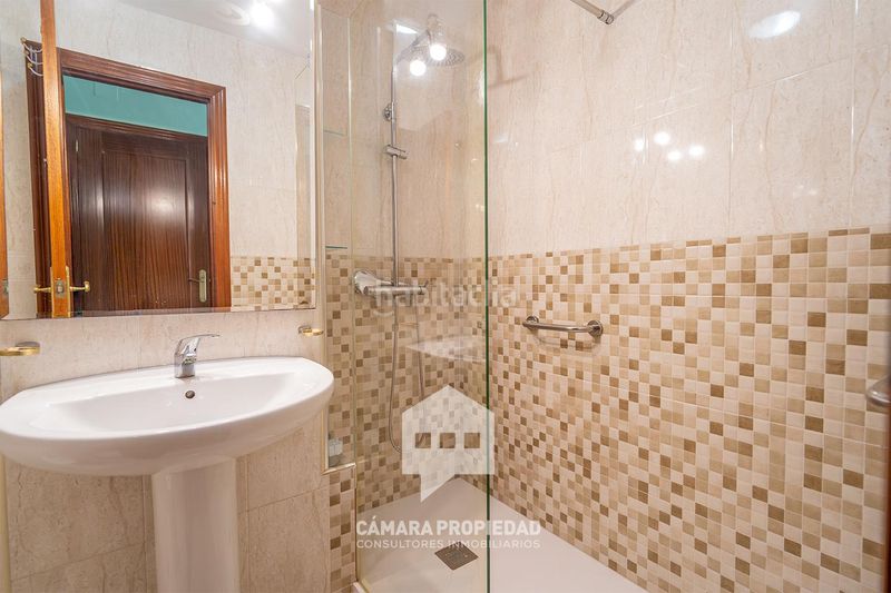 Foto b69d1a87-beab-4740-b145-a17fd38d5e03. Pis amb aparcament a Centro Huelva