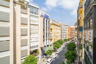Pis  Calle gines martin 20. Vivienda para reformar en plena merced