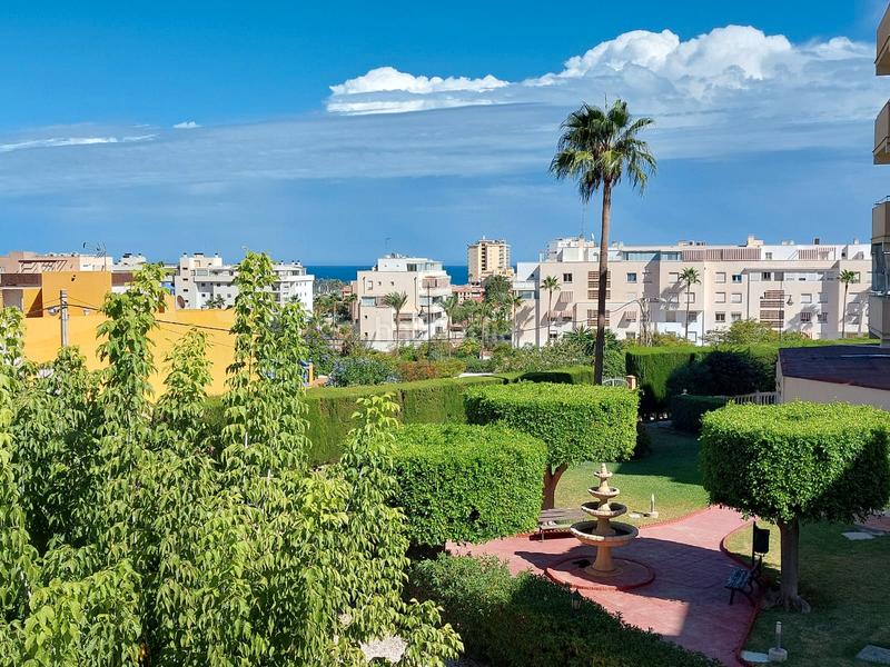 Foto 5a3a5562-2628-4aef-b6f4-a6a783647a68. Location appartement avec piscine dans La Colina Torremolinos